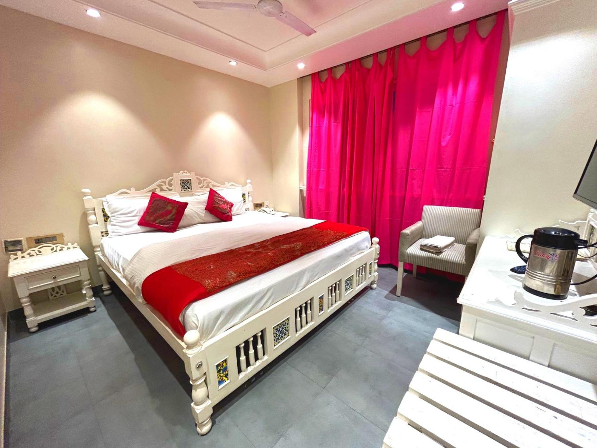 The Pinky Villa - Heritage Boutique Suites ニューデリー エクステリア 写真